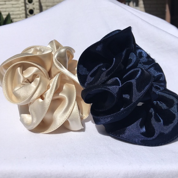 2 x Satin Scrunchies - Cream and Navy NWOT - Picture 2 of 12